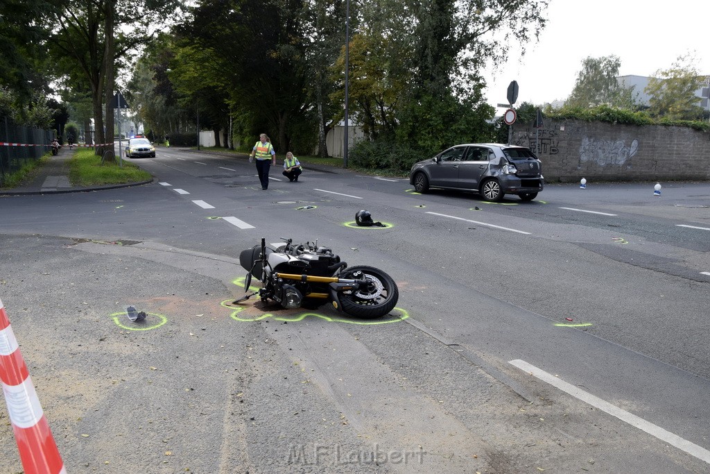 Schwerer Krad PKW Unfall Koeln Muelheim Am Springborn Cottbuserstr P066.JPG - Miklos Laubert